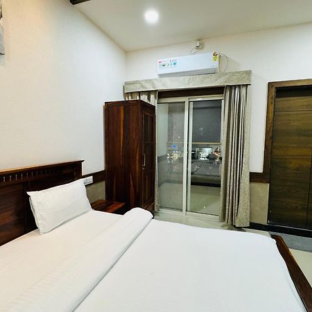Hotel Tirth By Sonu'S ウッジャイン エクステリア 写真