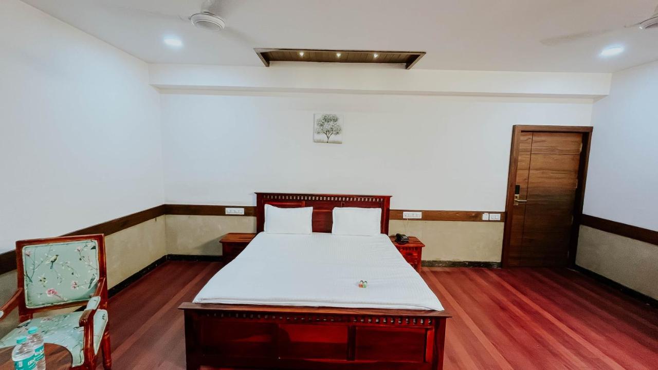 Hotel Tirth By Sonu'S ウッジャイン エクステリア 写真