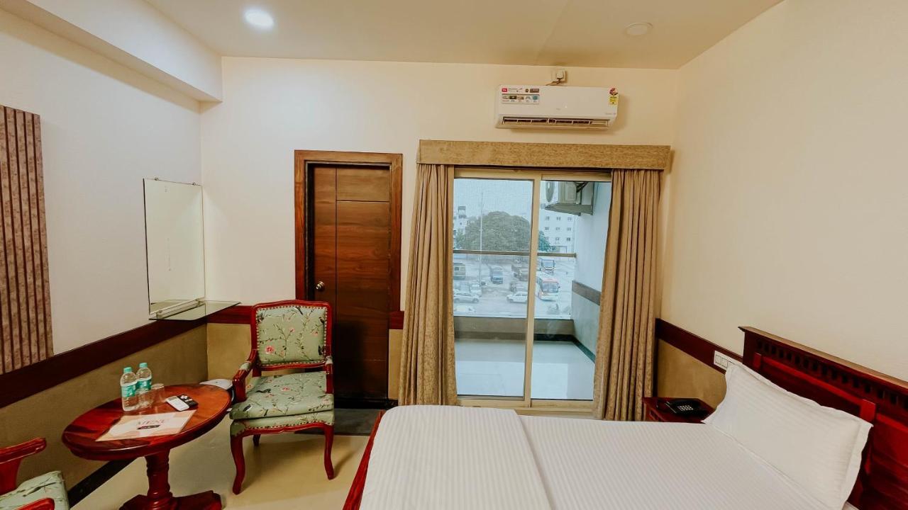Hotel Tirth By Sonu'S ウッジャイン エクステリア 写真