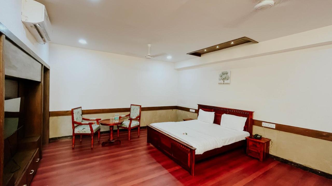 Hotel Tirth By Sonu'S ウッジャイン エクステリア 写真