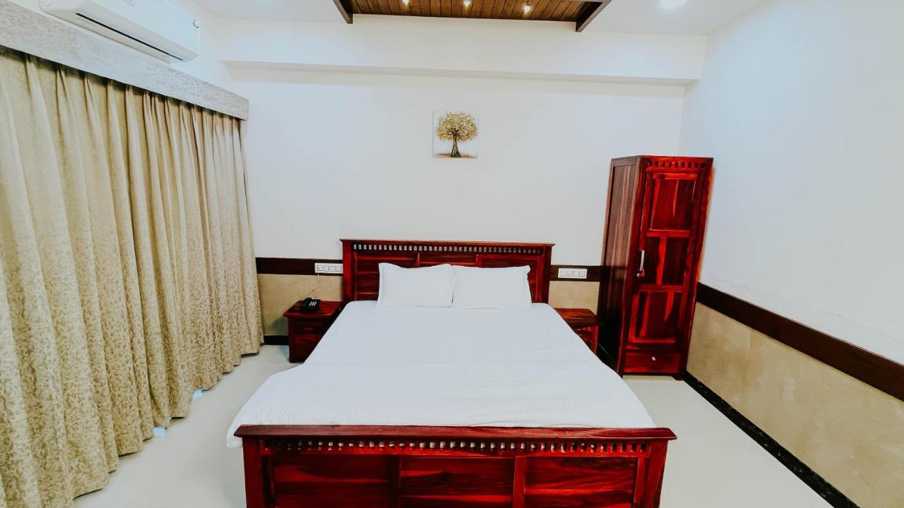 Hotel Tirth By Sonu'S ウッジャイン エクステリア 写真