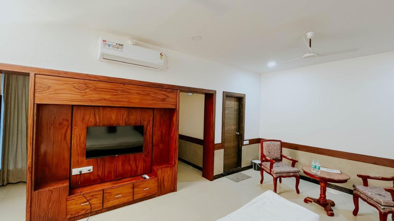 Hotel Tirth By Sonu'S ウッジャイン エクステリア 写真