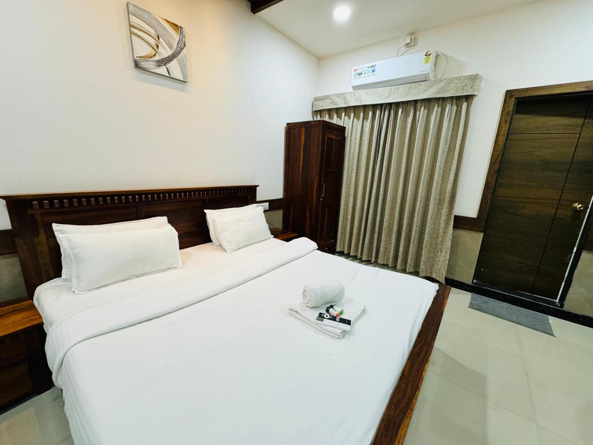 Hotel Tirth By Sonu'S ウッジャイン エクステリア 写真