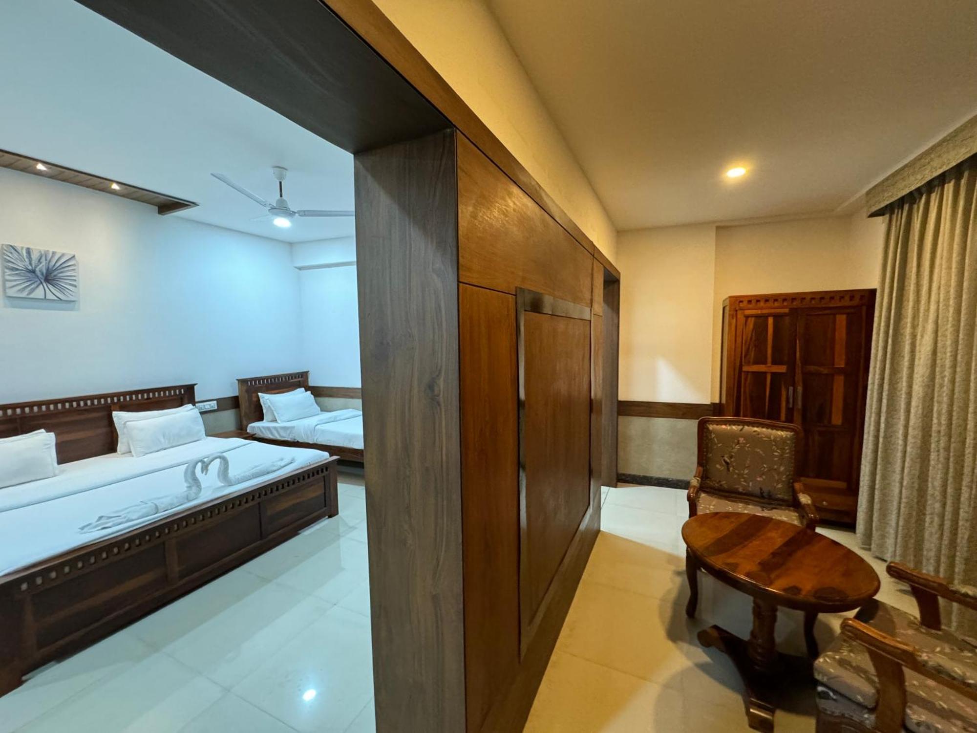 Hotel Tirth By Sonu'S ウッジャイン エクステリア 写真