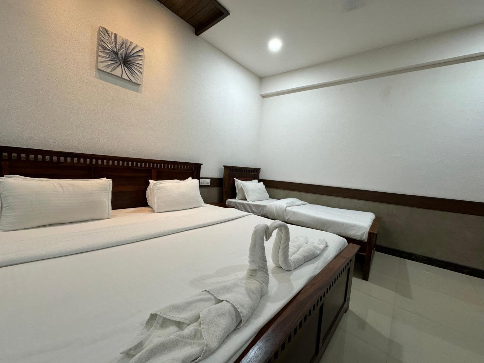 Hotel Tirth By Sonu'S ウッジャイン エクステリア 写真