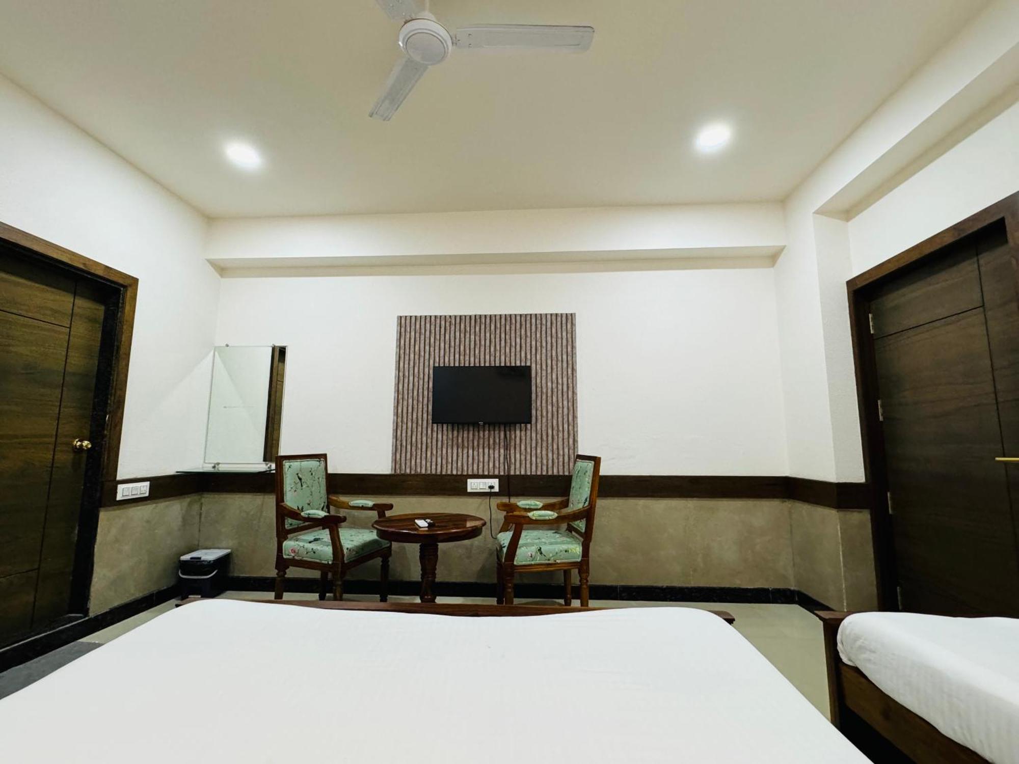 Hotel Tirth By Sonu'S ウッジャイン 部屋 写真