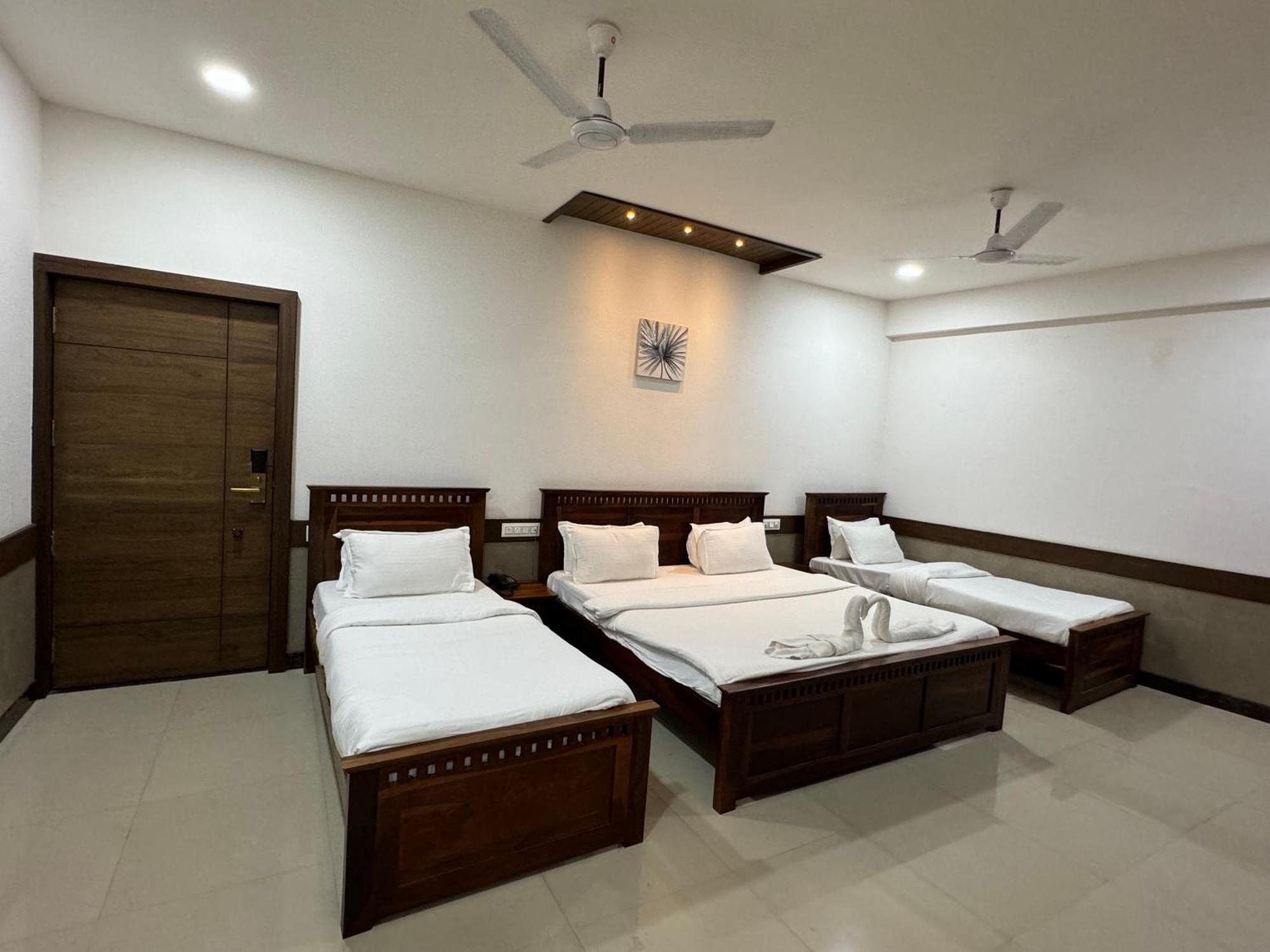 Hotel Tirth By Sonu'S ウッジャイン 部屋 写真